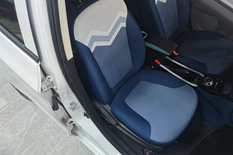 Used CHANGAN Benni E-Star 2021 National Edition Colorful Version Lithium Iron Phosphate (31.86 kWh) Right Front Seat
