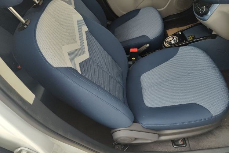 Used CHANGAN Benni E-Star 2021 National Edition Colorful Version Lithium Iron Phosphate (31.86 kWh) Right Front Seat