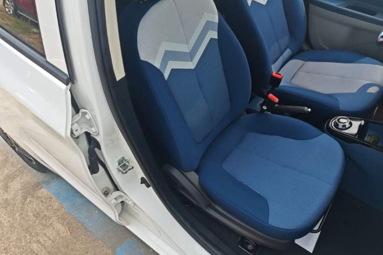 Used CHANGAN Benni E-Star 2021 National Edition Colorful Version Lithium Iron Phosphate (31.95 kWh) Right Front Seat