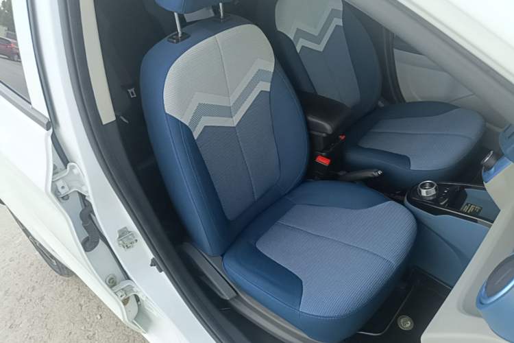 Used CHANGAN Benni E-Star 2021 National Edition Colorful Version Lithium Iron Phosphate (31.86 kWh) Right Front Seat