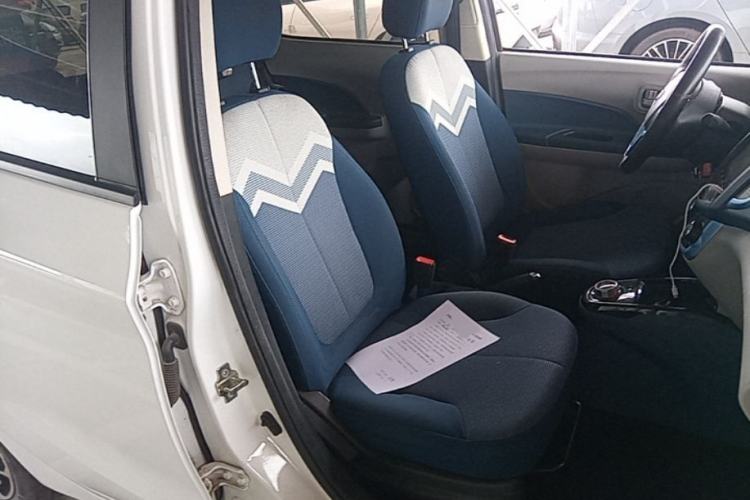 Used CHANGAN Benni E-Star 2021 National Edition Colorful Model (Fast-Charging Version) Lithium Iron Phosphate (31.95 kWh) Right Front Seat