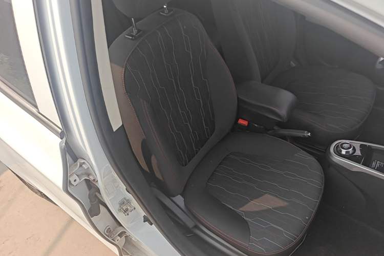 Used CHANGAN Benni E-Star 2021 National Edition Xinyue Version (Fast-Charging Edition) Lithium NMC Right Front Seat