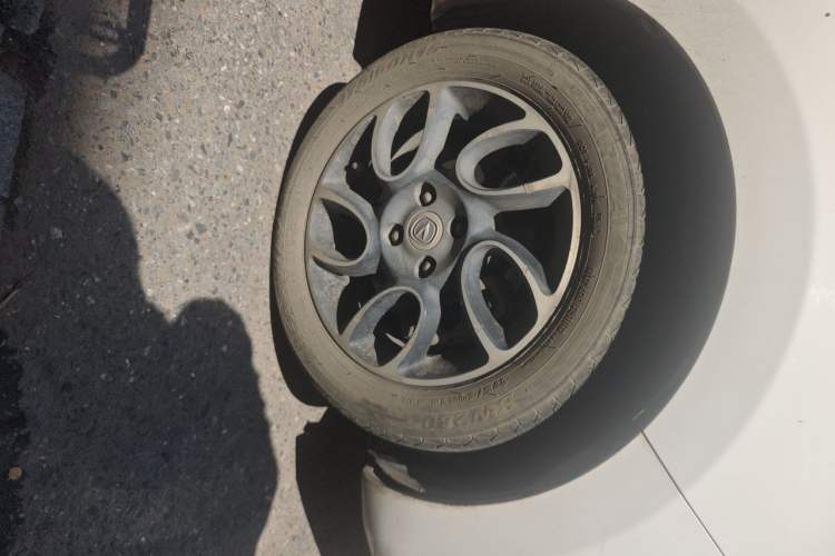 Used CHANGAN Benni E-Star 2021 National Edition Colorful Version Lithium Iron Phosphate (31.95 kWh) Right Front Wheel Hub
