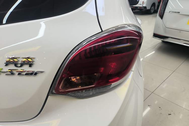 Used CHANGAN Benni E-Star 2021 National Edition Colorful Version Lithium Iron Phosphate (31.86 kWh) Right Rear Taillight