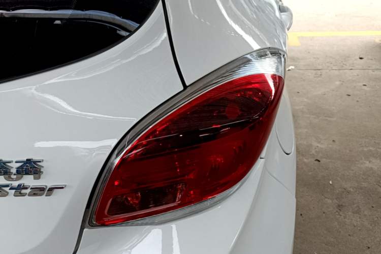 Used CHANGAN Benni E-Star 2021 National Edition Xin Yue Version (Fast-Charging Edition) Lithium Iron Phosphate (31.95 kWh) Right Rear Taillight