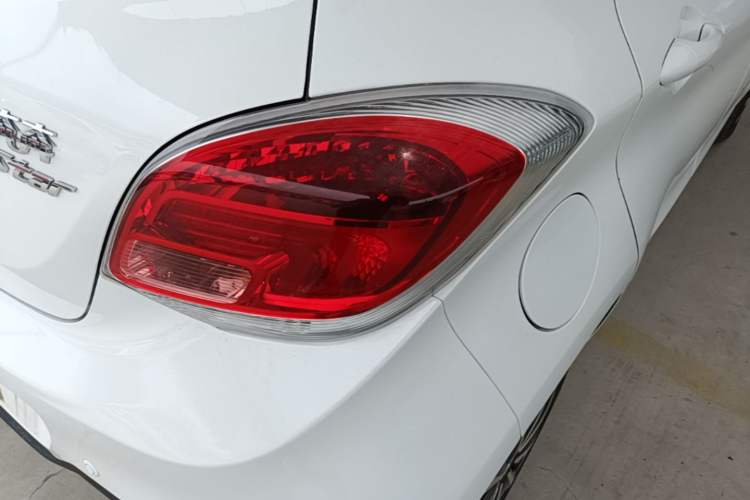 Used CHANGAN Benni E-Star 2021 National Edition Xinyue Version (Fast-Charging Edition) Lithium NMC Right Rear Taillight