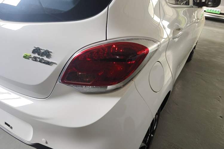 Used CHANGAN Benni E-Star 2021 National Edition Colorful Version Lithium Iron Phosphate (31.95 kWh) Right Rear Taillight