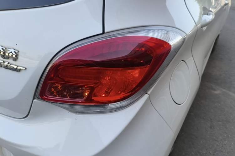 Used CHANGAN Benni E-Star 2021 National Edition Xin Yue Version Lithium-Ion Battery Right Rear Taillight