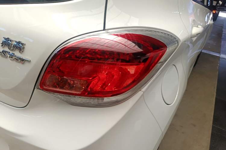 Used CHANGAN Benni E-Star 2021 National Edition Colorful Version Lithium Iron Phosphate (31.86 kWh) Right Rear Taillight