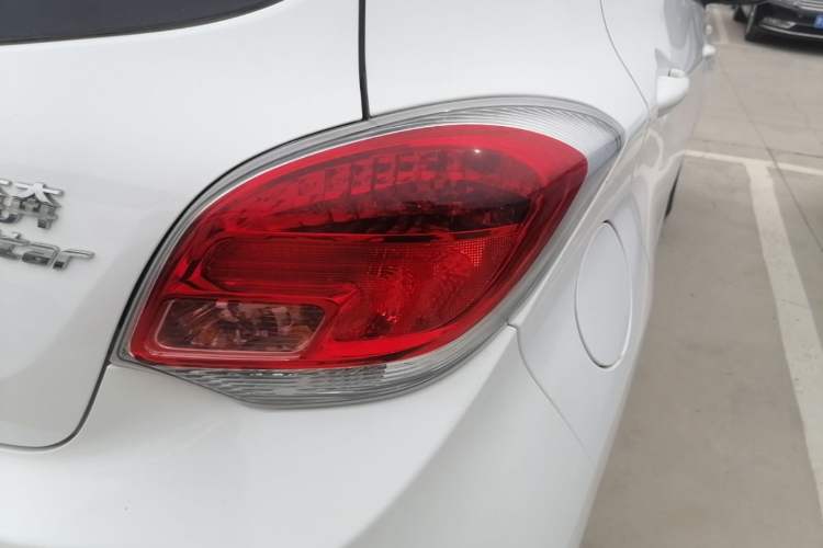 Used CHANGAN Benni E-Star 2021 National Edition Xin Yue Version Lithium-Ion Battery Right Rear Taillight