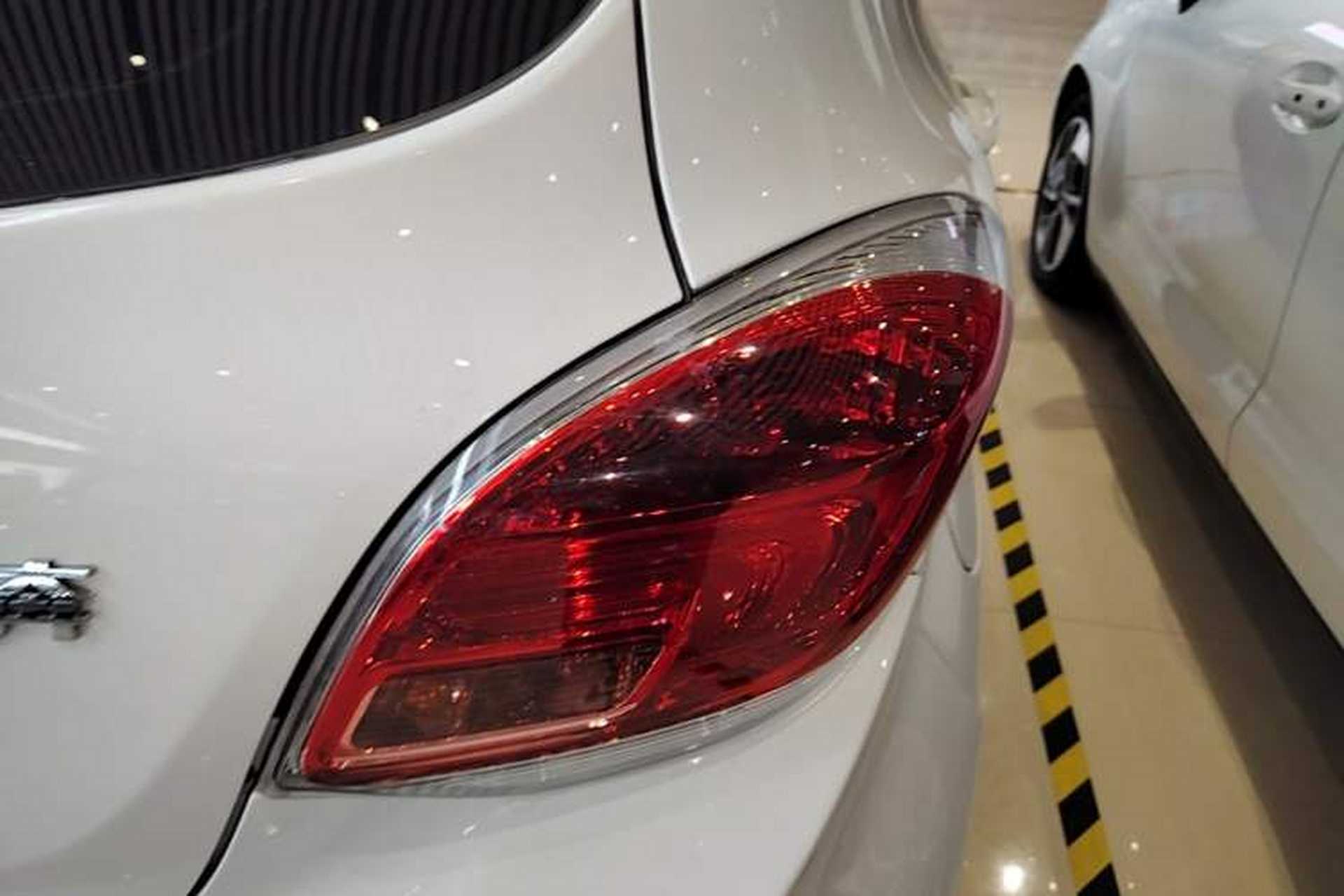 Used CHANGAN Benni E-Star 2021 National Edition Xin Yue Version Lithium-Ion Battery Right Rear Taillight