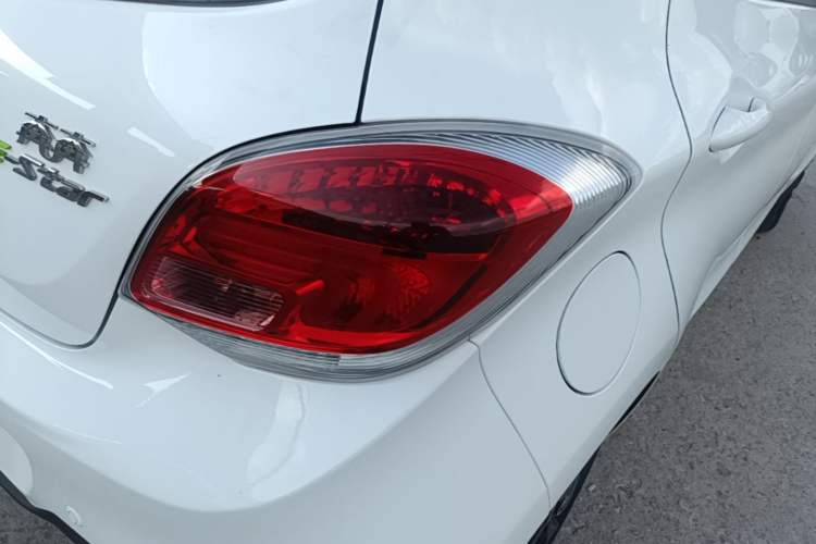 Used CHANGAN Benni E-Star 2021 National Edition Colorful Version Lithium Iron Phosphate (31.86 kWh) Right Rear Taillight