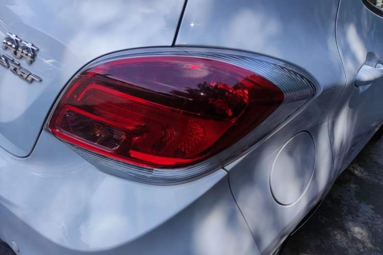 Used CHANGAN Benni E-Star 2021 National Edition Xinyi Version (Fast-Charging Edition) Lithium Iron Phosphate (31.95 kWh) Right Rear Taillight