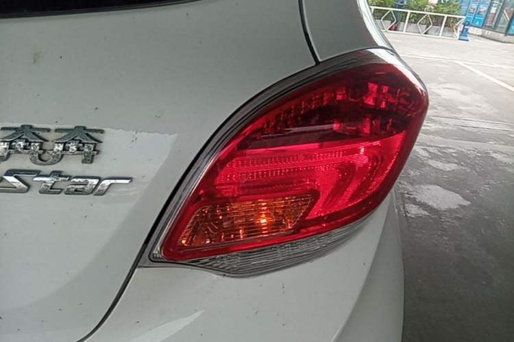 Used CHANGAN Benni E-Star 2021 National Edition Colorful Model (Fast-Charging Version) Lithium Iron Phosphate (31.95 kWh) Right Rear Taillight
