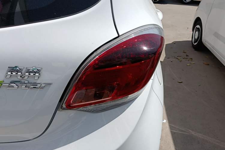 Used CHANGAN Benni E-Star 2021 National Edition XinYi Edition Lithium Iron Phosphate (31.86 kWh) Right Rear Taillight