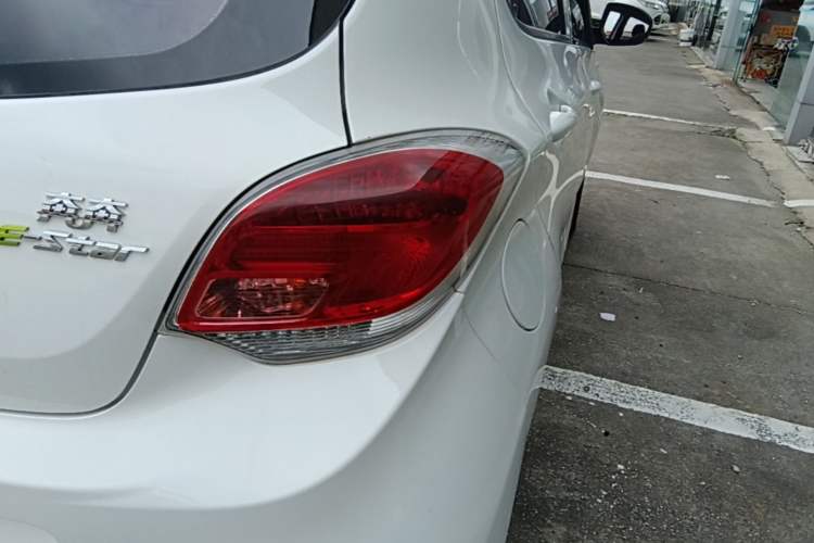Used CHANGAN Benni E-Star 2021 National Edition Xin Yue Version (Fast-Charging Edition) Lithium Iron Phosphate (31.18 kWh) Right Rear Taillight