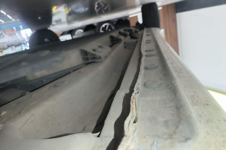 Used CHANGAN Benni E-Star 2021 National Edition Colorful Version Lithium Iron Phosphate (31.86 kWh) Right Side Sill