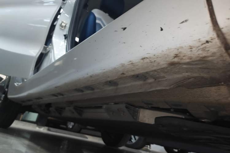 Used CHANGAN Benni E-Star 2021 National Edition Colorful Version Lithium Iron Phosphate (31.86 kWh) Right Side Sill