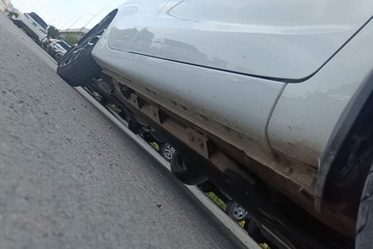 Used CHANGAN Benni E-Star 2021 National Edition Colorful Version Lithium Iron Phosphate (31.86 kWh) Right Side Sill