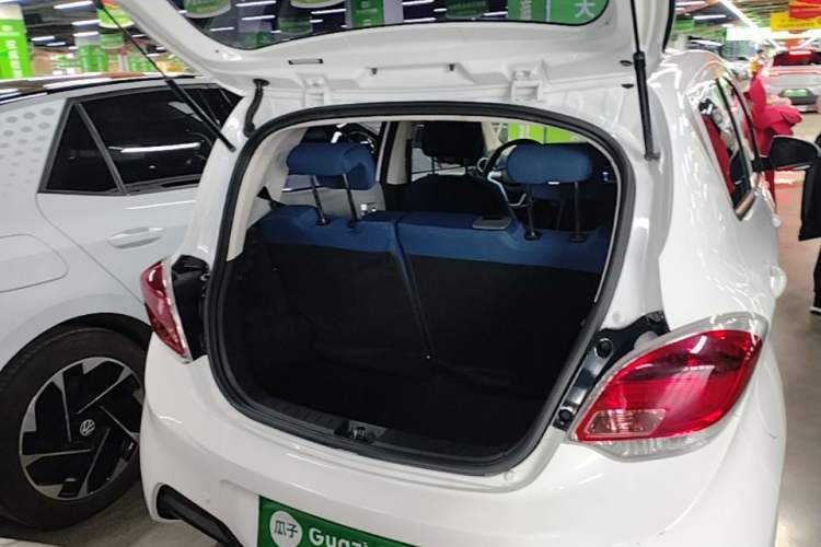 Used CHANGAN Benni E-Star 2021 National Edition Colorful Version Lithium Iron Phosphate (31.18 kWh) Trunk
