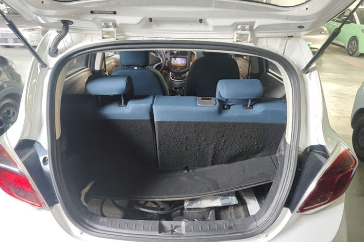 Used CHANGAN Benni E-Star 2021 National Edition Colorful Version Lithium Iron Phosphate (31.95 kWh) Trunk