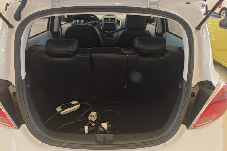 Used CHANGAN Benni E-Star 2021 National Edition Colorful Version Lithium Iron Phosphate (31.18 kWh) Trunk