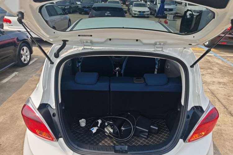 Used CHANGAN Benni E-Star 2021 National Edition Colorful Version Lithium Iron Phosphate (31.95 kWh) Trunk