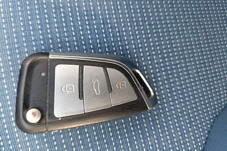 Used CHANGAN Benni E-Star 2021 National Edition Colorful Version Lithium Iron Phosphate (31.86 kWh) Vehicle Key
