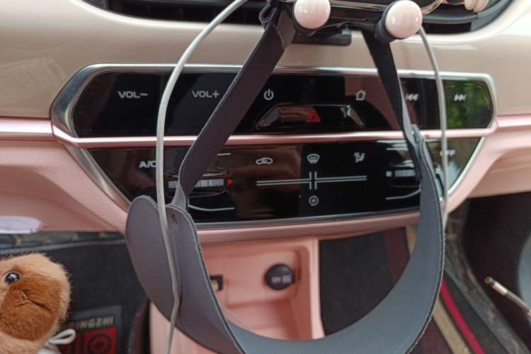 Used CHANGAN Benni E-Star 2022 Charming Edition Colorful Model Lithium Iron Phosphate Audio And AC Panel