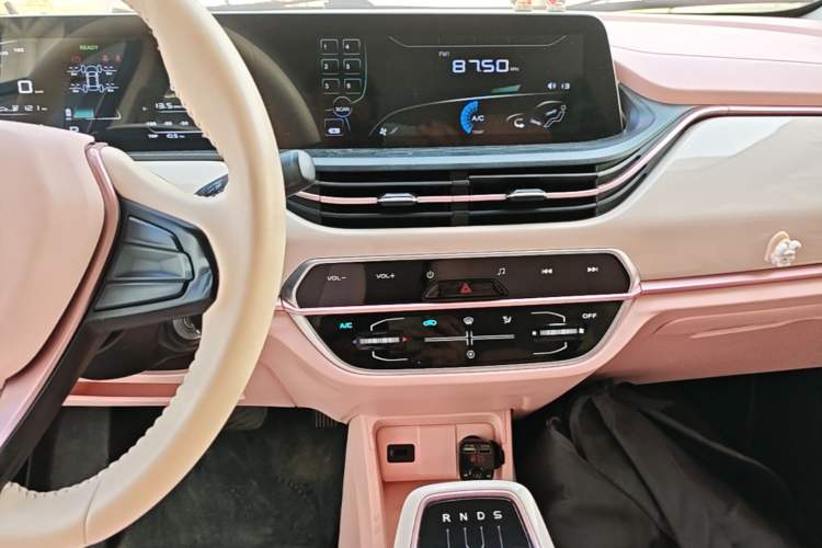Used CHANGAN Benni E-Star 2022 Qingxin Edition Colorful Model Lithium Iron Phosphate Audio And AC Panel