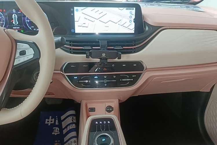 Used CHANGAN Benni E-Star 2022 Charming Edition Colorful Model Lithium Iron Phosphate Audio And AC Panel