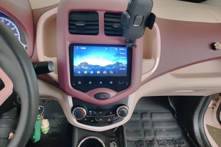 Used CHANGAN Benni E-Star 2022 Charming Edition Colorful Model Lithium Iron Phosphate Audio And AC Panel