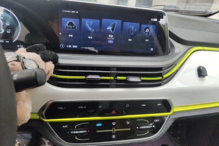 Used CHANGAN Benni E-Star 2022 Charming Edition Colorful Model Lithium-Ion Battery Audio And AC Panel