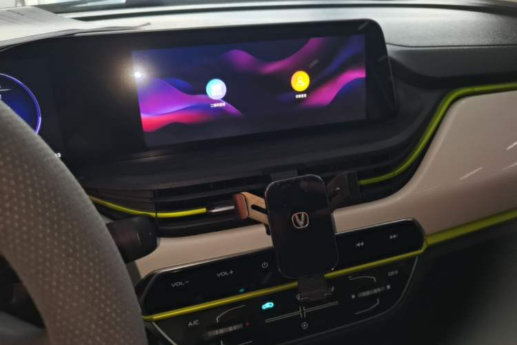 Used CHANGAN Benni E-Star 2022 Charming Edition Colorful Model Lithium-Ion Battery Audio And AC Panel