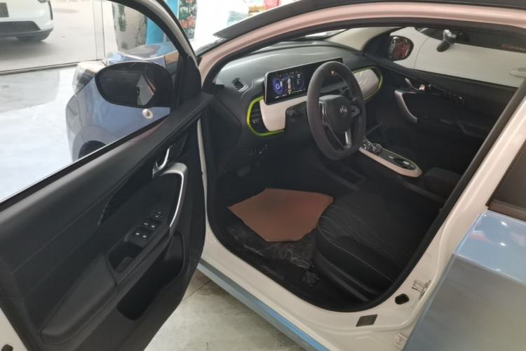 Used CHANGAN Benni E-Star 2022 Charming Edition Colorful Model Lithium-Ion Battery Driver Seat