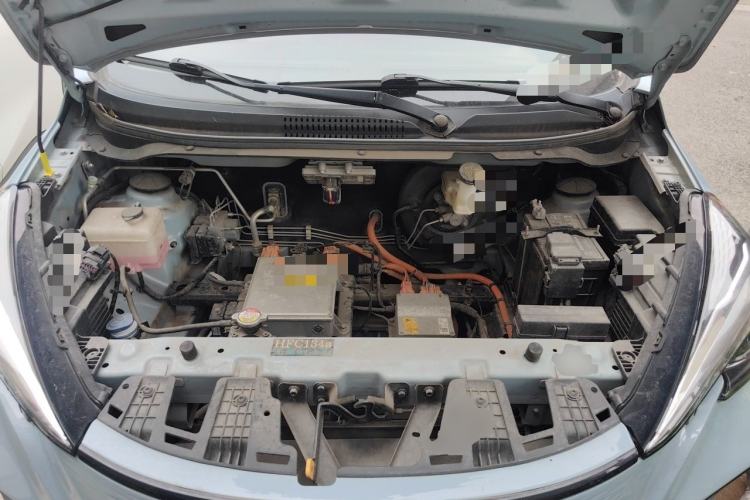 Used CHANGAN Benni E-Star 2022 Charming Edition Colorful Model Lithium-Ion Battery Engine Bay