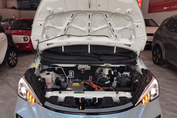 Used CHANGAN Benni E-Star 2022 Charming Edition Colorful Model Lithium-Ion Battery Engine Bay