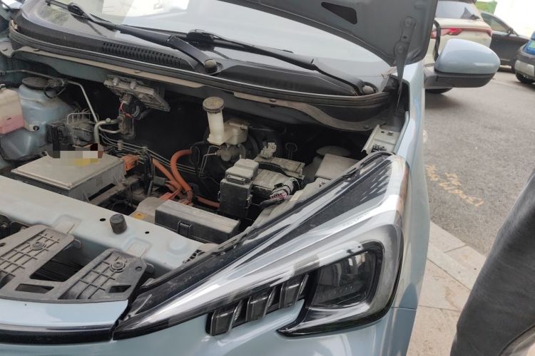 Used CHANGAN Benni E-Star 2022 Charming Edition Colorful Model Lithium-Ion Battery Engine Bay Left