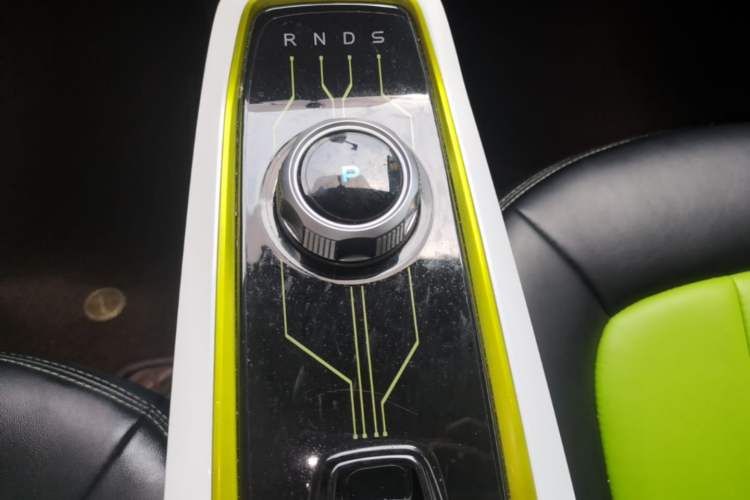 Used CHANGAN Benni E-Star 2022 Qingxin Edition Colorful Model Lithium-NMC Gear Lever