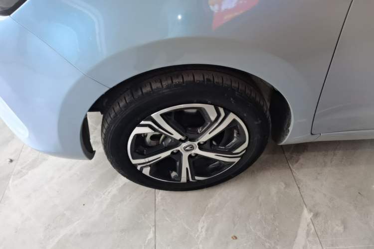 Used CHANGAN Benni E-Star 2022 Charming Edition Colorful Model Lithium-Ion Battery Left Front Wheel Hub