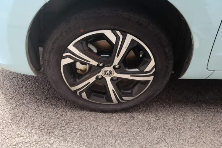Used CHANGAN Benni E-Star 2022 Qingxin Edition Colorful Model Lithium-NMC Left Front Wheel Hub