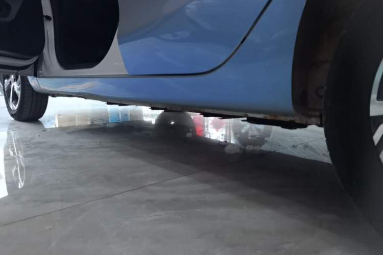 Used CHANGAN Benni E-Star 2022 Charming Edition Colorful Model Lithium-Ion Battery Left Side Sill