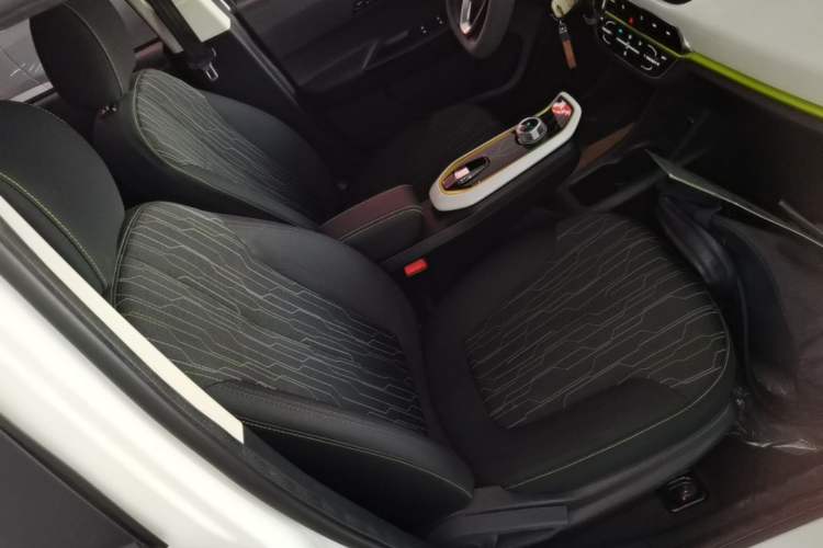 Used CHANGAN Benni E-Star 2022 Charming Edition Colorful Model Lithium-Ion Battery Right Front Seat
