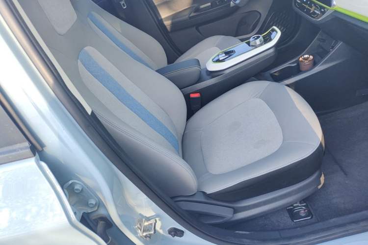 Used CHANGAN Benni E-Star 2022 Qingxin Edition Colorful Model Lithium-NMC Right Front Seat