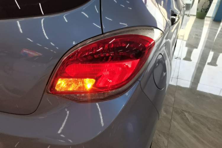 Used CHANGAN Benni E-Star 2022 Charming Edition Colorful Model Lithium-Ion Battery Right Rear Taillight