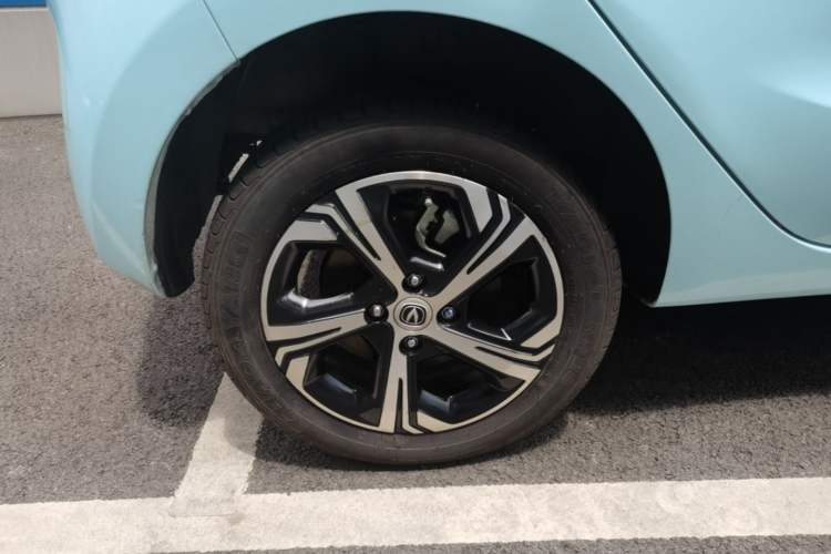 Used CHANGAN Benni E-Star 2022 Qingxin Edition Colorful Model Lithium-NMC Right Rear Wheel Hub