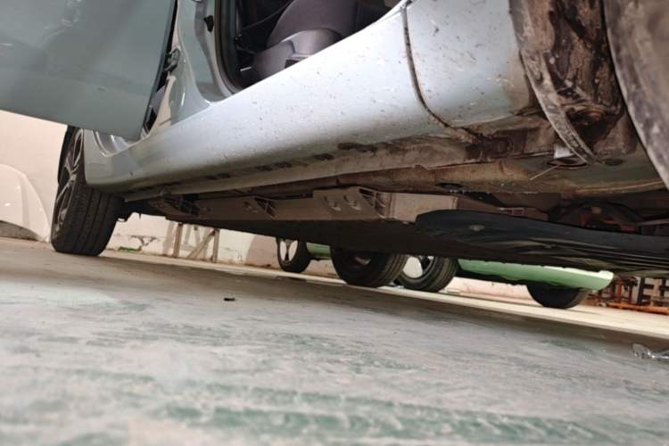 Used CHANGAN Benni E-Star 2022 Qingxin Edition Colorful Model Lithium-NMC Right Side Sill