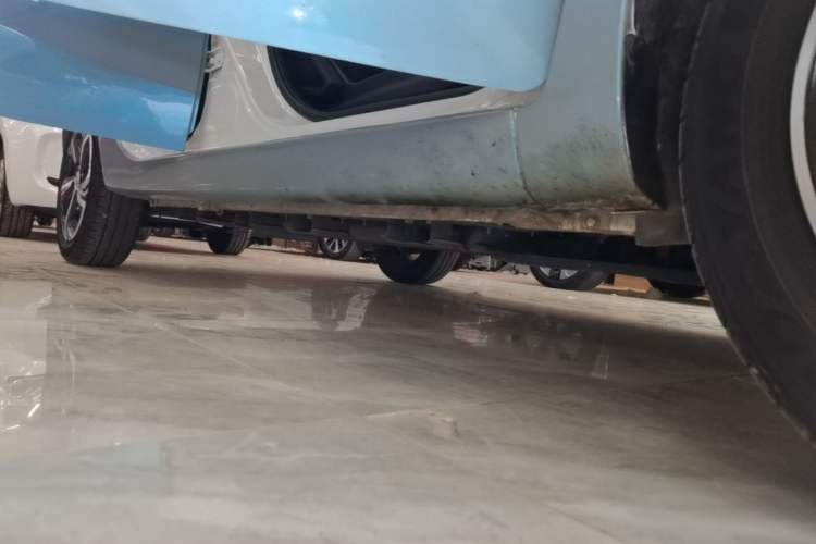 Used CHANGAN Benni E-Star 2022 Charming Edition Colorful Model Lithium-Ion Battery Right Side Sill