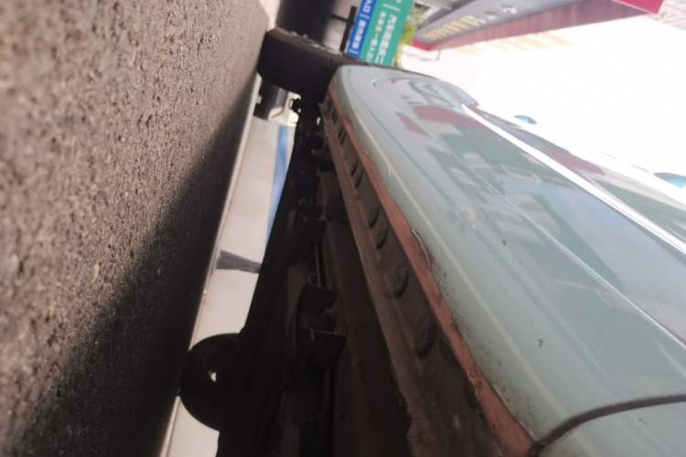 Used CHANGAN Benni E-Star 2022 Qingxin Edition Colorful Model Lithium-NMC Right Side Sill