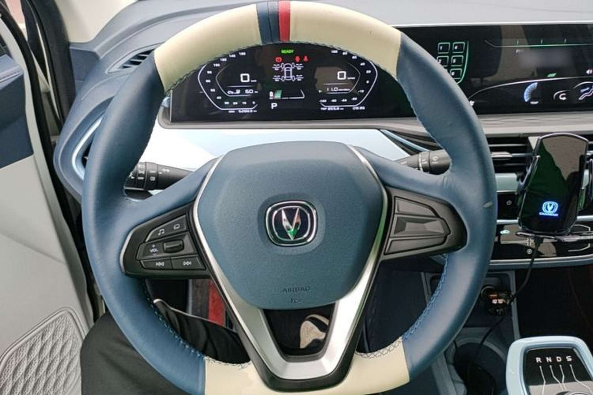 Used CHANGAN Benni E-Star 2022 Qingxin Edition Colorful Model Lithium Iron Phosphate Steering Wheel